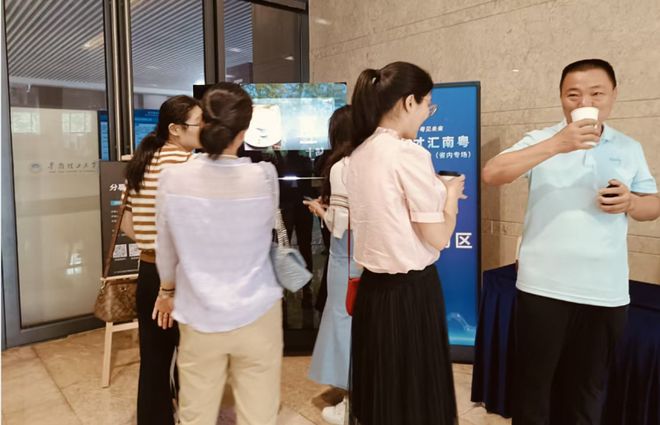 万英才汇南粤醇香咖啡赋能制造业人才盛会pg电子中国网站技诺无人咖啡机闪耀百